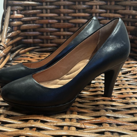 Clarks Indigo Women's Black Leather Comfort Platform
Classic Pump Heels 6 - Picture 1 of 16